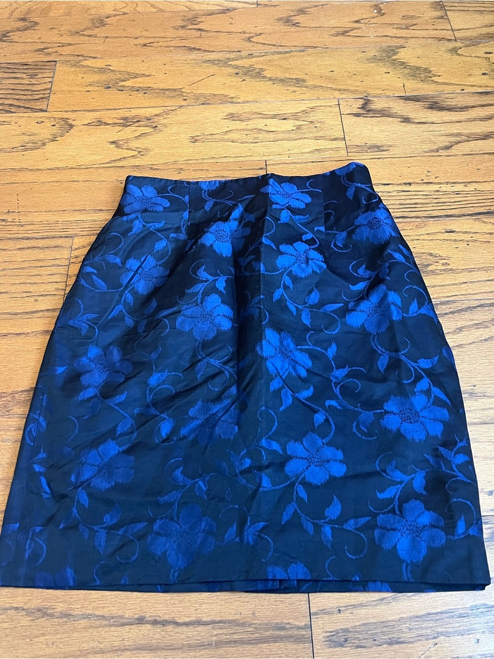Dana Buchman Black & Blue Floral Jacquard Pencil Skirt (6)